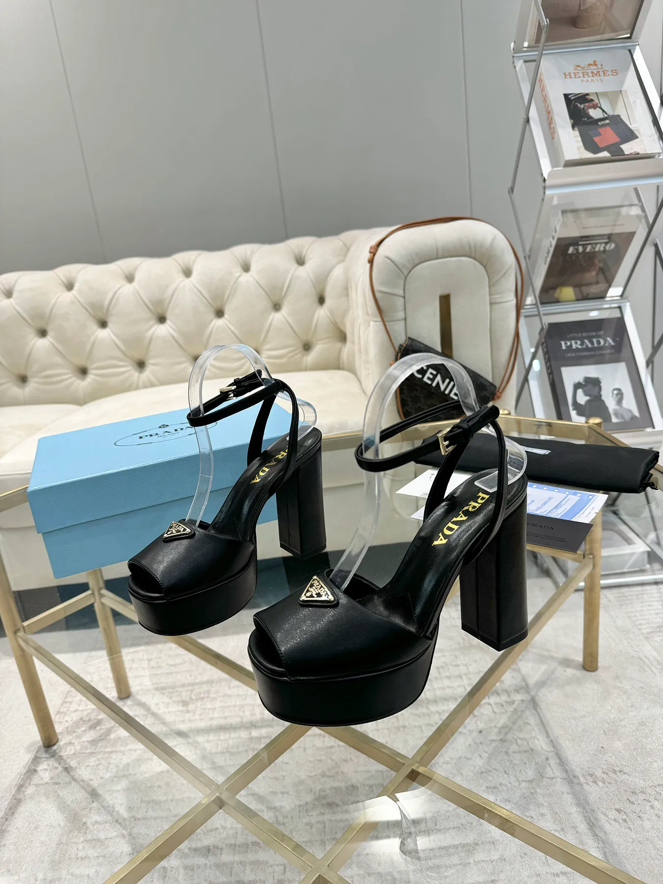 👟👟Ex-factory price 600👟👟 (imitation leather bottom-20) New arrival 👉Ready stock👈Remove the original board and make a 1:1 replica‼ ️The highest version ✅ Prada's early spring catwalk hot style 😘The latest spring style Thick heel square toe water platform series (genuine leather outsole) (simulated leather sole) A must-have for goddesses The upper and the feet are super beautiful 👉The upper is made of imported original calfskin, soft and textured, lining + foot pads, imported sheepskin lining, breathable and comfortable, private model water platform, heel, water platform 4M, heel height 13M Code number 35M-39M (34 40 41 42 customized, non-refundable and non-exchangeable)